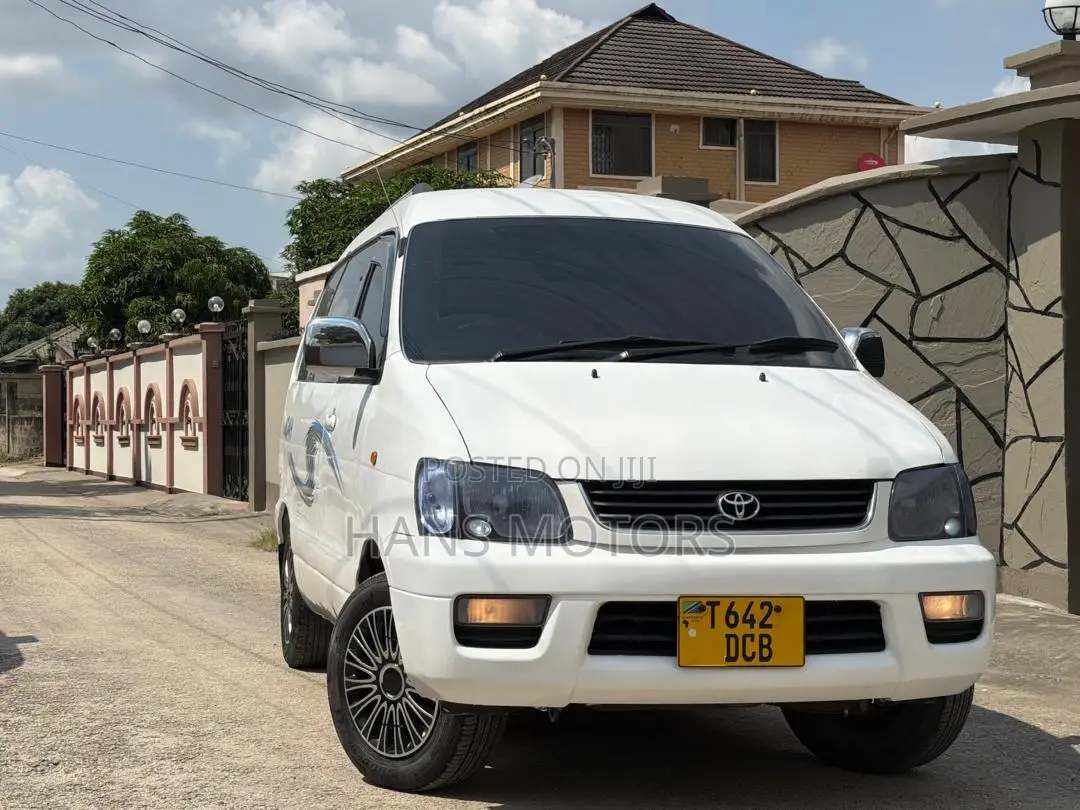 Toyota Noah 2001 White