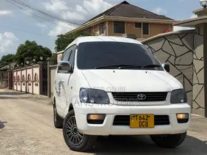 Toyota Noah 2001 White