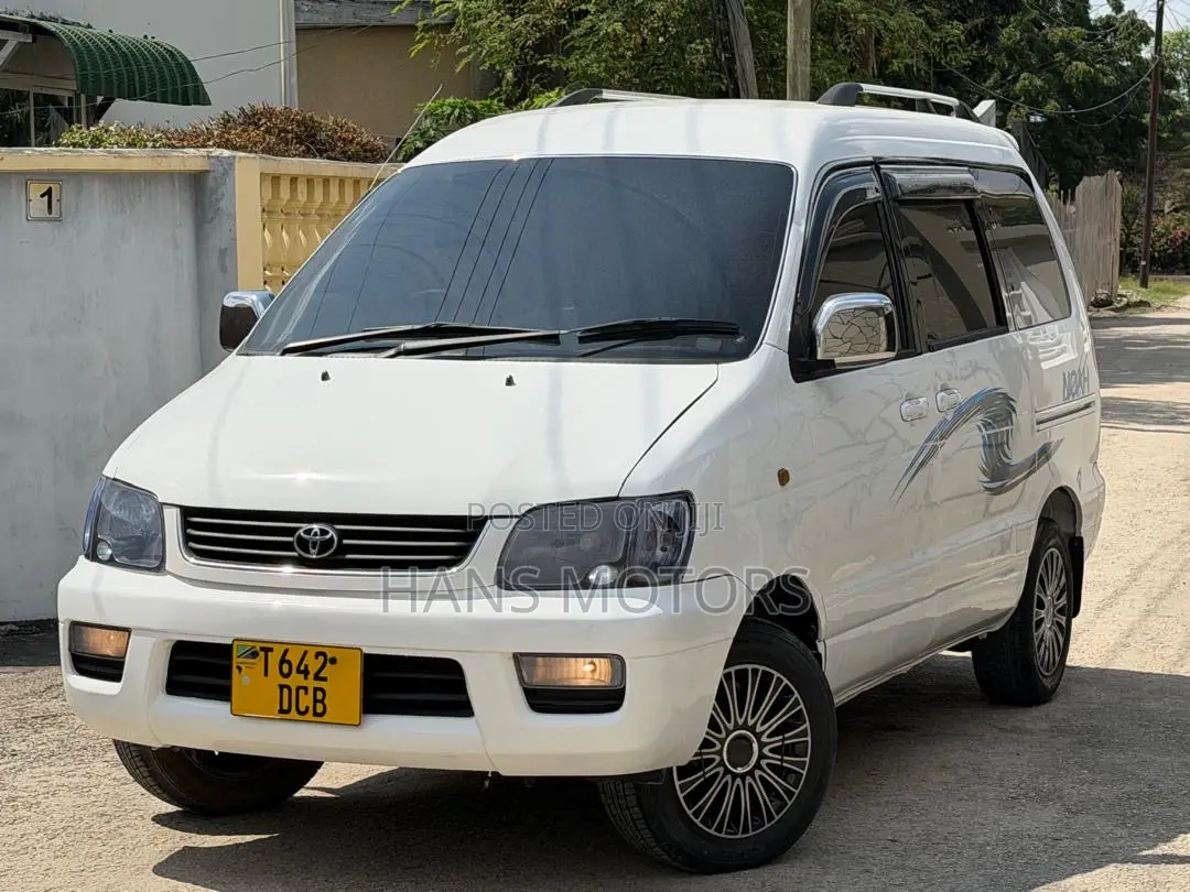 Toyota Noah 2001 White