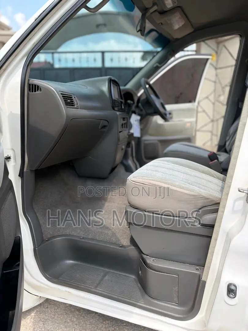 Toyota Noah 2001 White