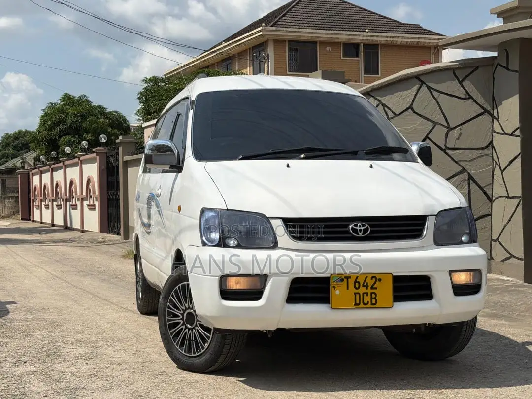 Toyota Noah 2001 White