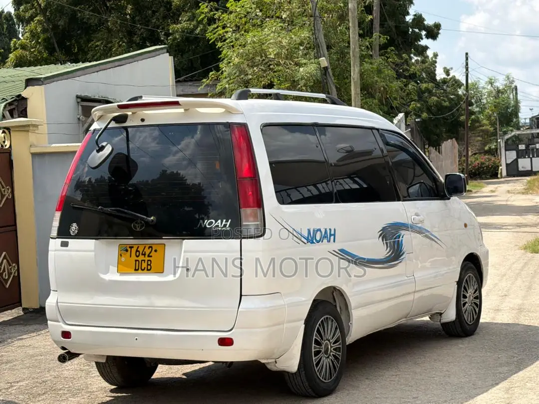 Toyota Noah 2001 White