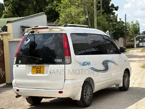 Toyota Noah 2001 White