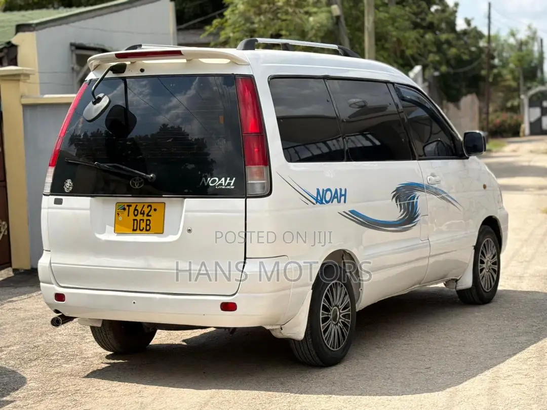 Toyota Noah 2001 White