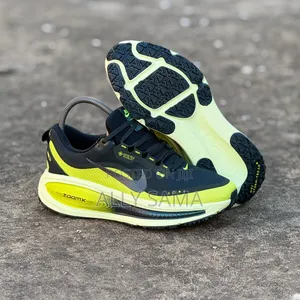 Mens Sneakers Nike ZoomX Goretex