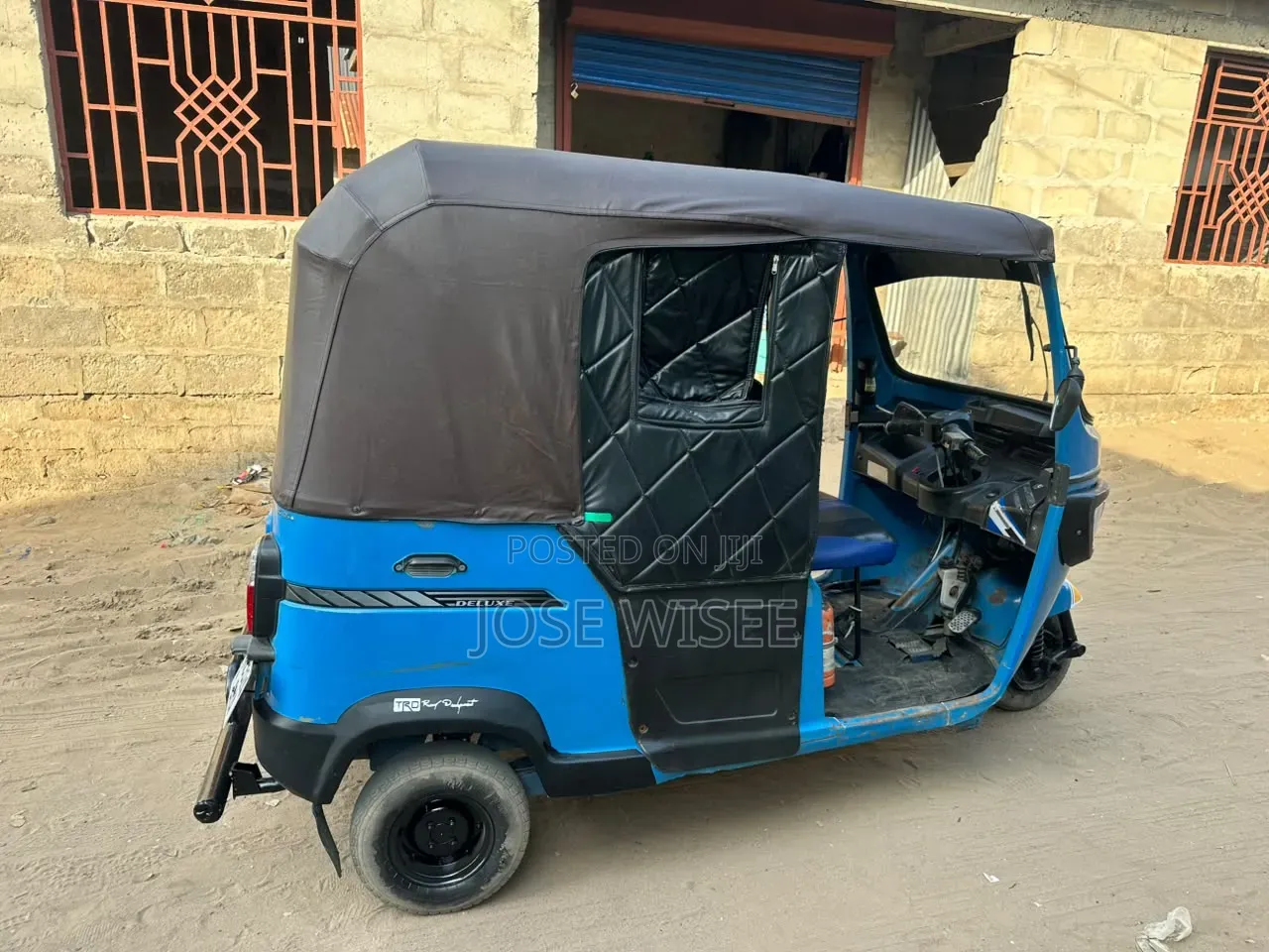 Bajaj Avenger 200 2026 Blue