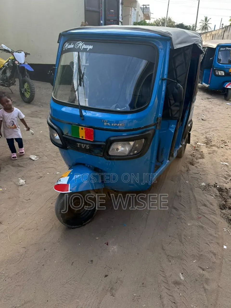 Bajaj Avenger 200 2026 Blue