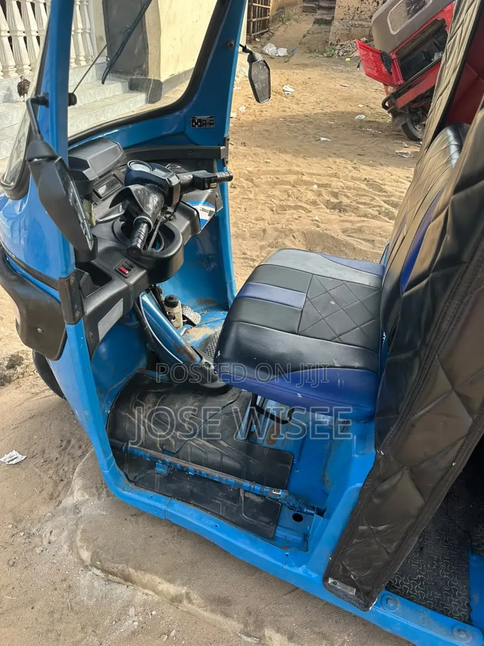 Bajaj Avenger 200 2026 Blue