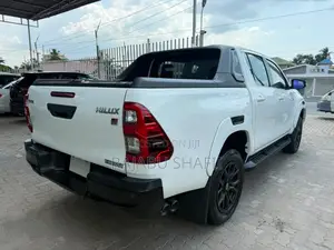 Toyota Hilux Revo Double Cab Deisel 2.4 AWD 2022 White