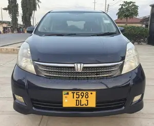 Toyota ISIS 2005 Blue