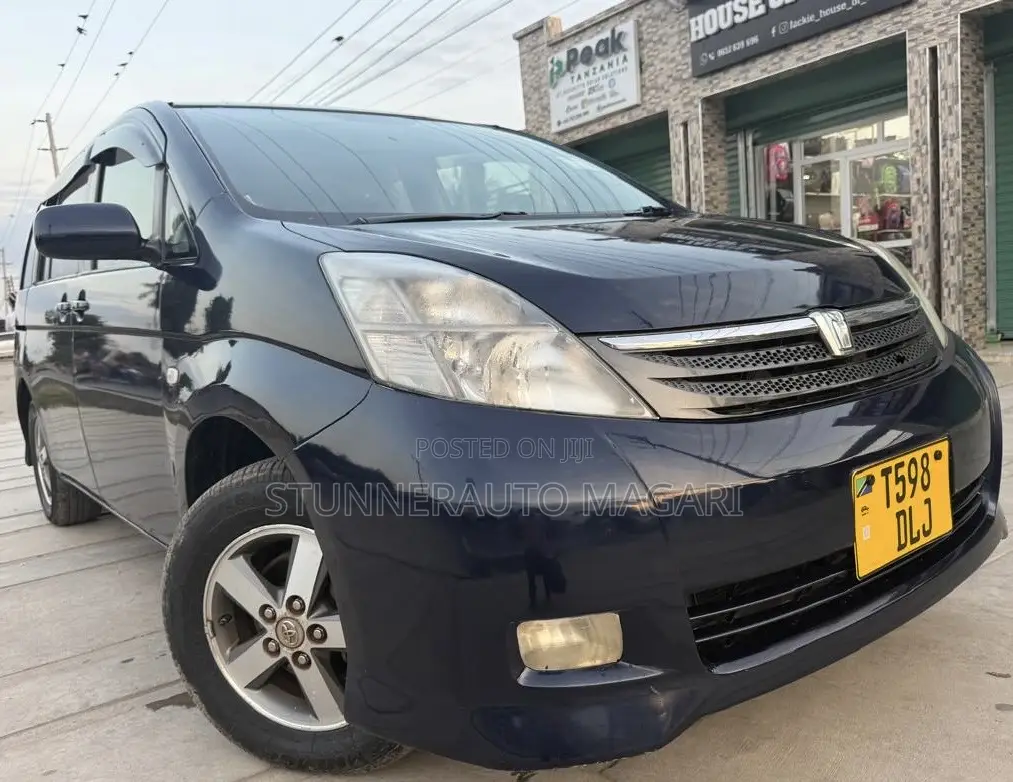 Toyota ISIS 2005 Blue
