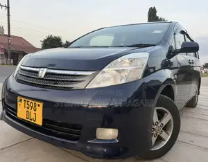 Toyota ISIS 2005 Blue