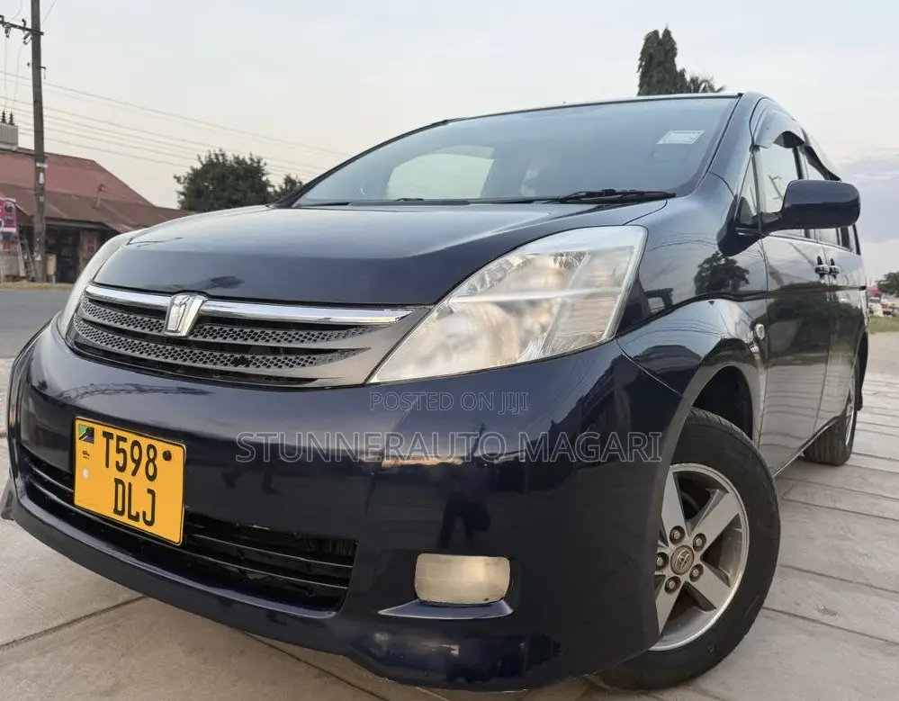 Toyota ISIS 2005 Blue