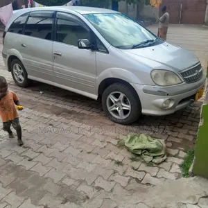 Toyota Nadia 2003 Silver