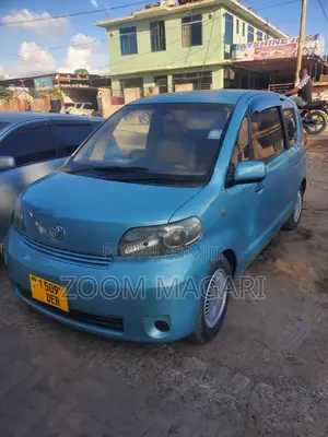 Toyota Porte 2005 Blue