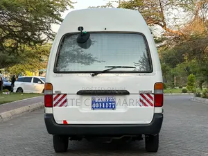 Toyota HiAce 2003 White