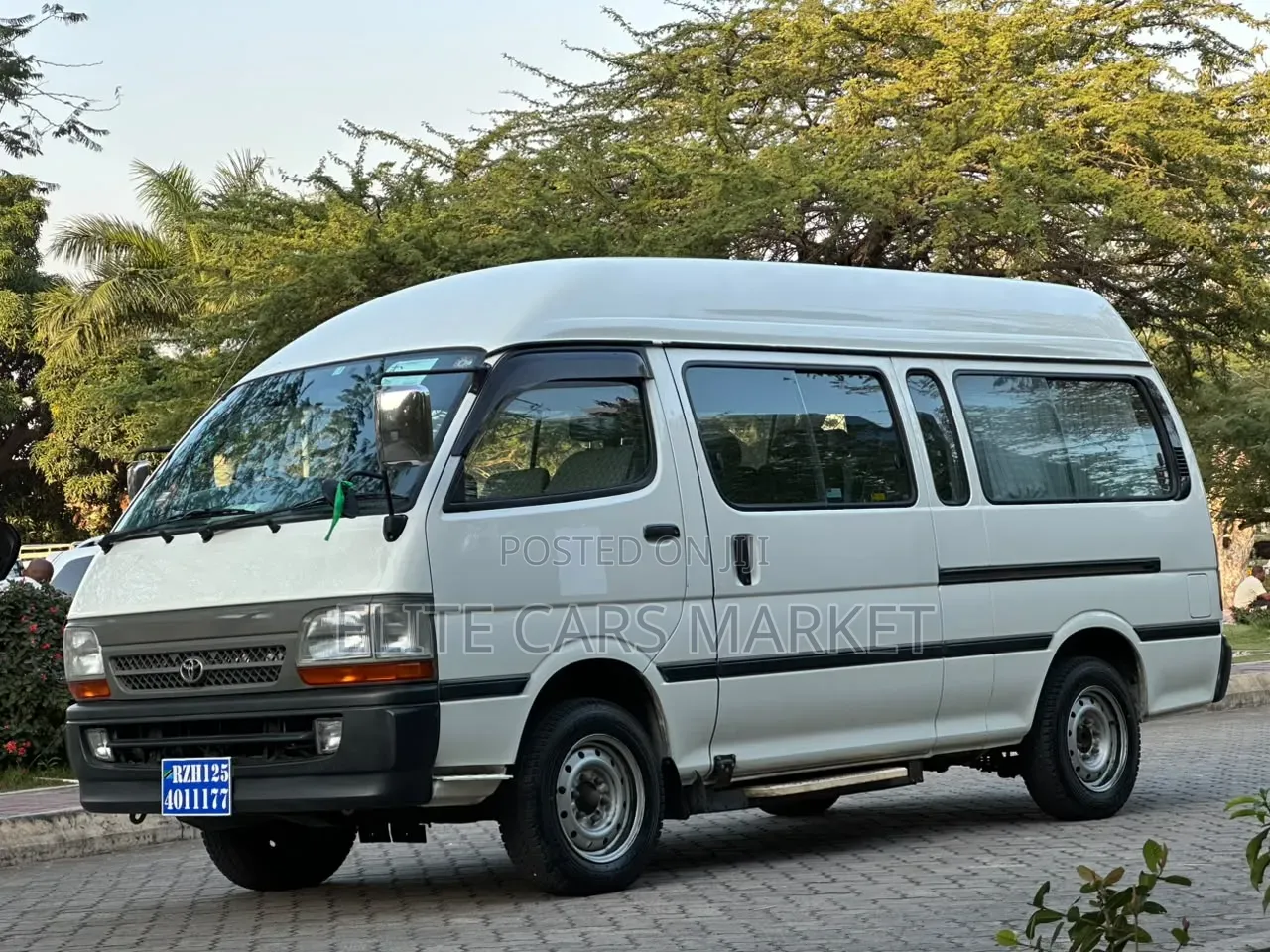 Toyota HiAce 2003 White