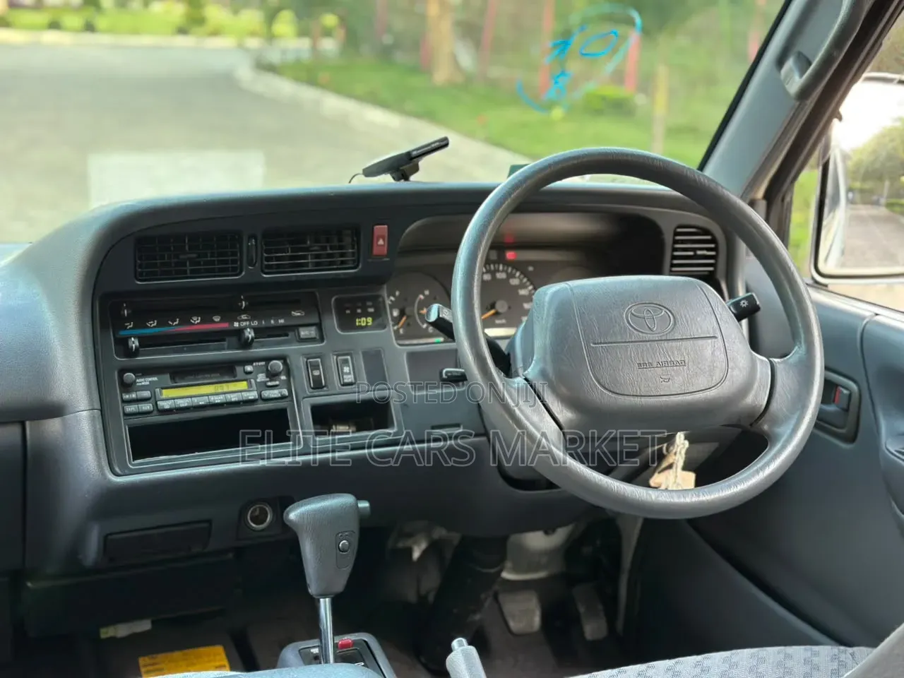 Toyota HiAce 2003 White