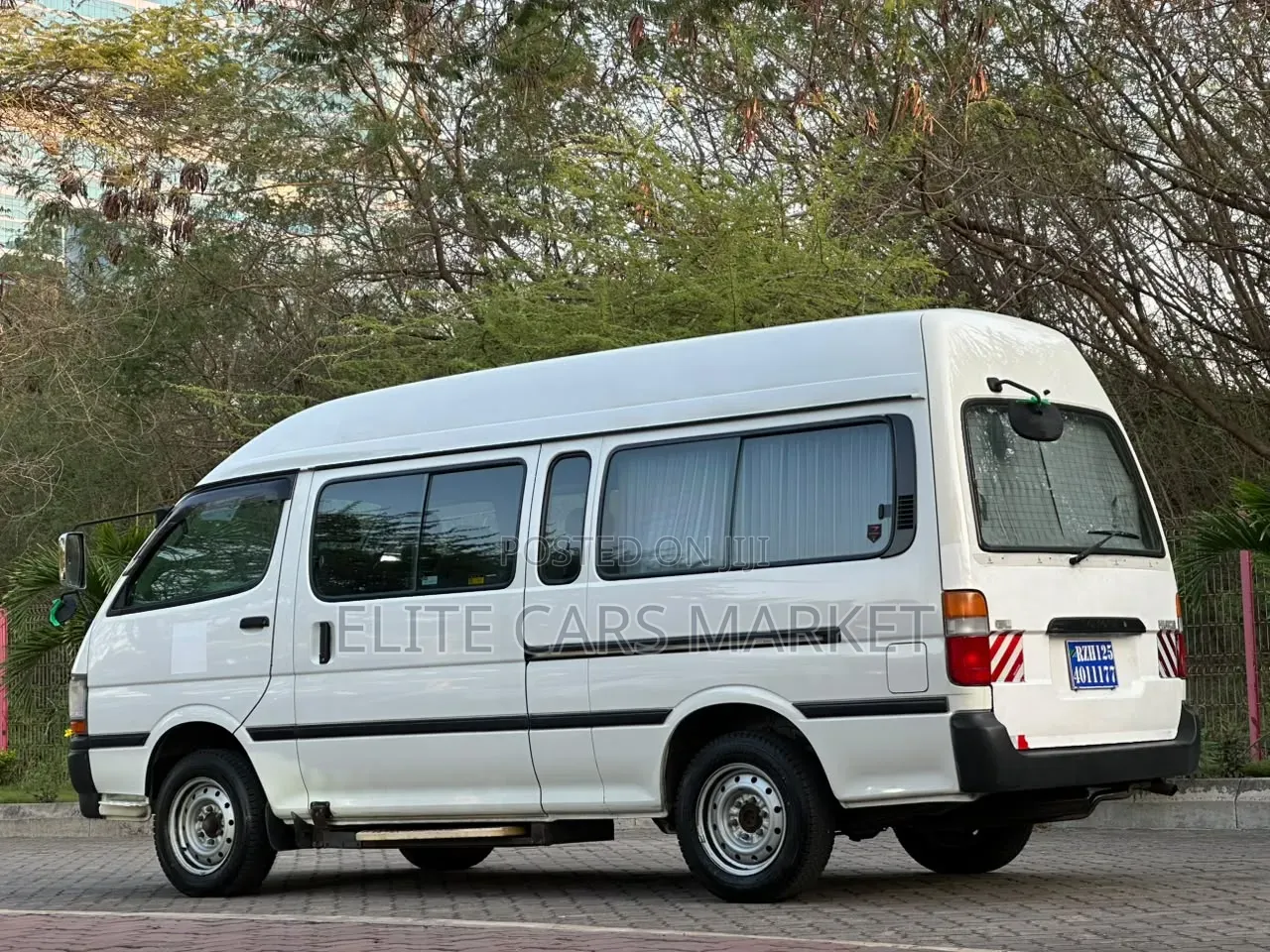 Toyota HiAce 2003 White