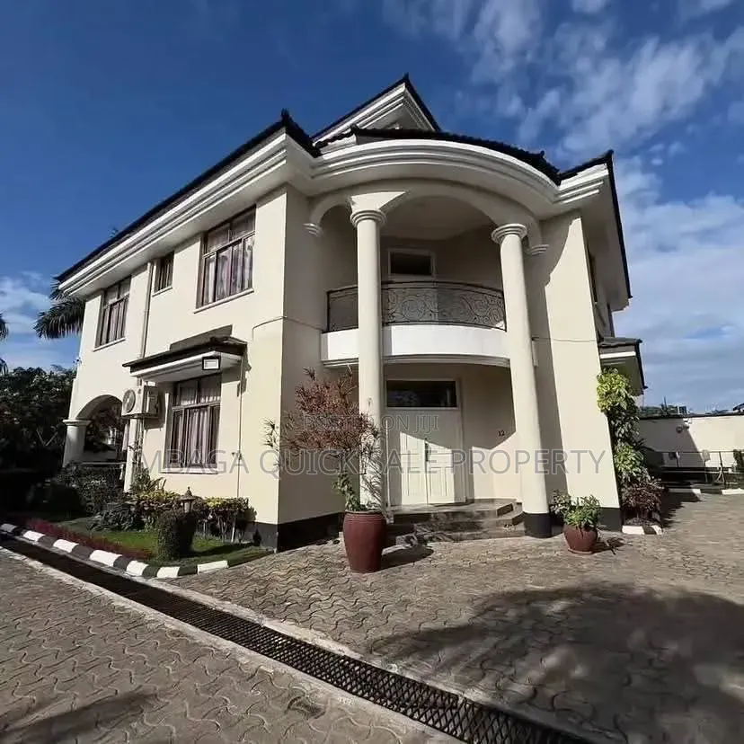 Furnished 5bdrm Villa in Ada Estate for rent