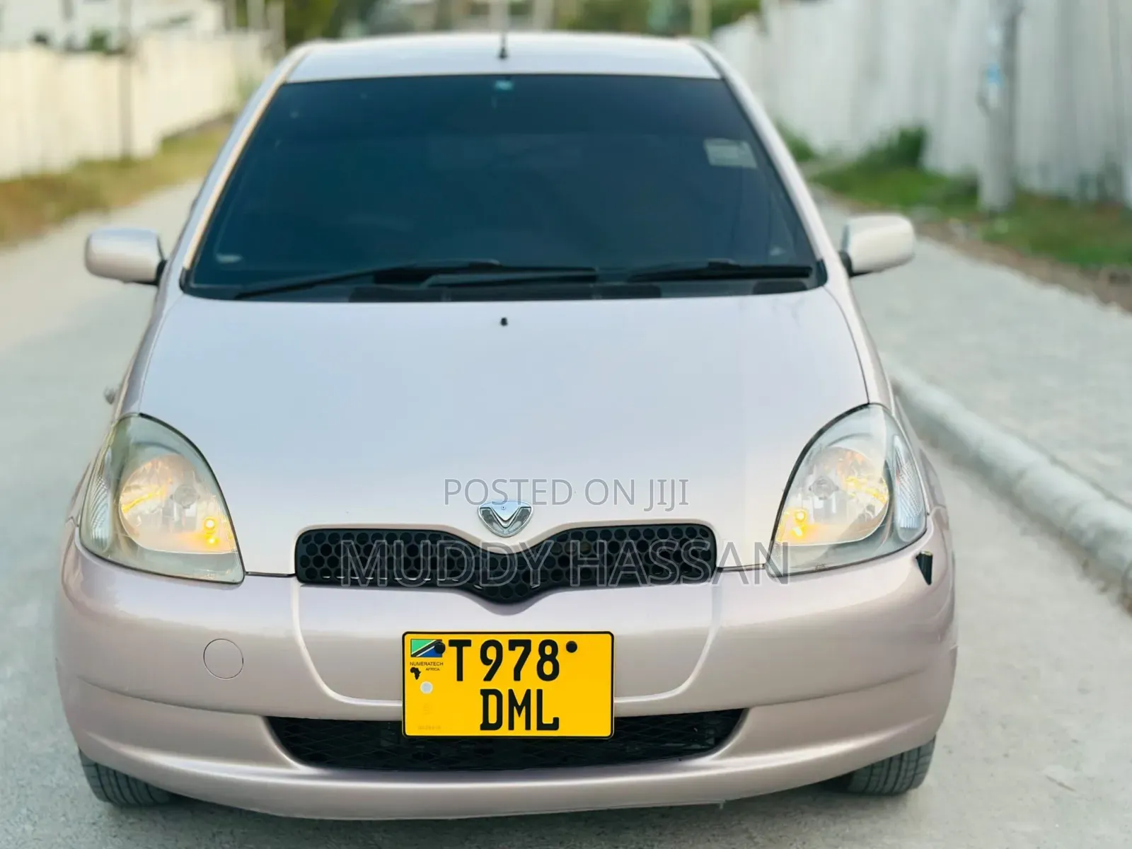 Toyota Vitz 2004 Gold