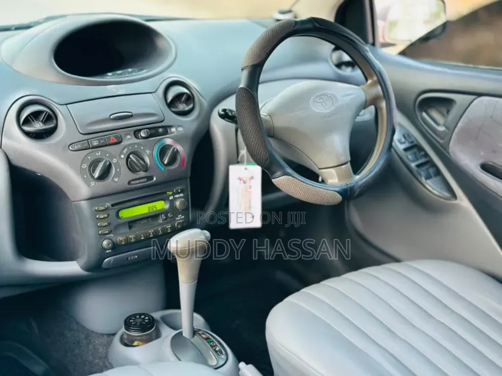 Toyota Vitz 2004 Gold