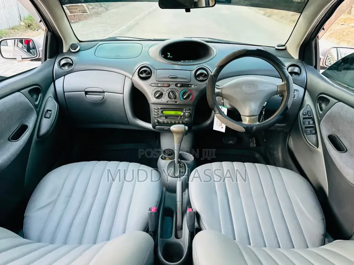 Toyota Vitz 2004 Gold