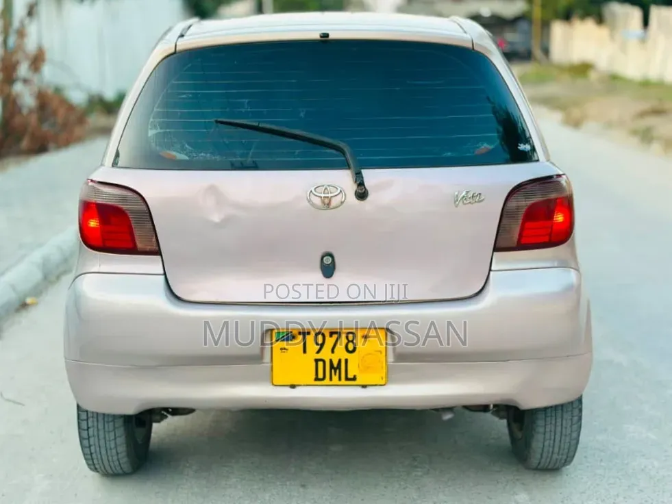 Toyota Vitz 2004 Gold