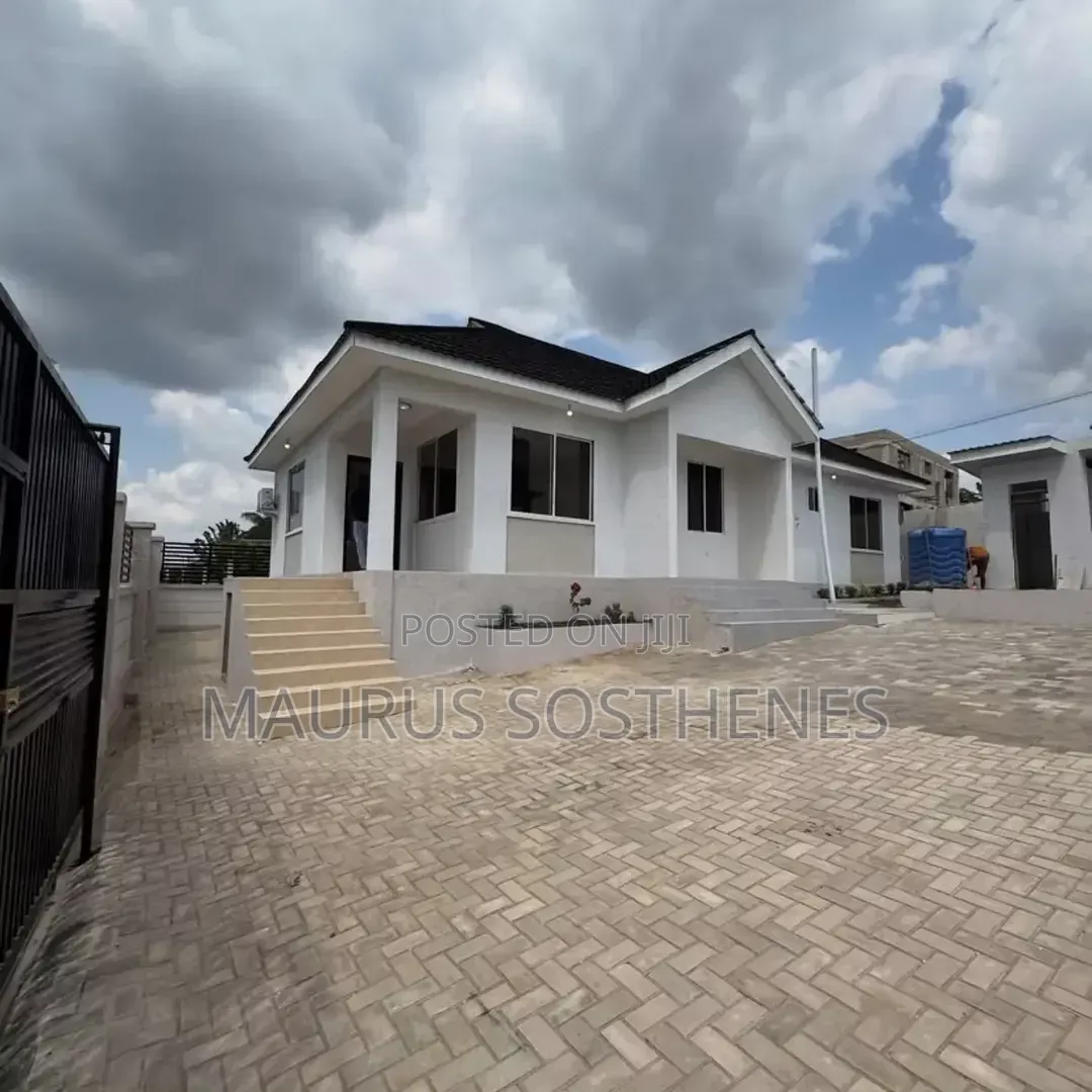 3bdrm House in Goba for sale