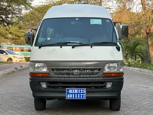 Toyota HiAce 2003 White