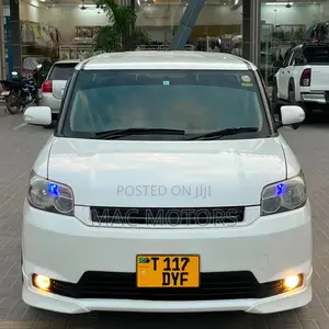 Toyota Corolla Rumion Hatchback 1.5 FWD 2010 White