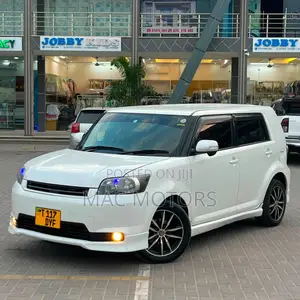 Toyota Corolla Rumion Hatchback 1.5 FWD 2010 White