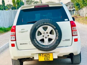 Suzuki Escudo 2009 White