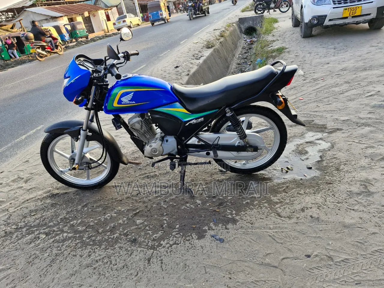 Honda CB 2025 Blue