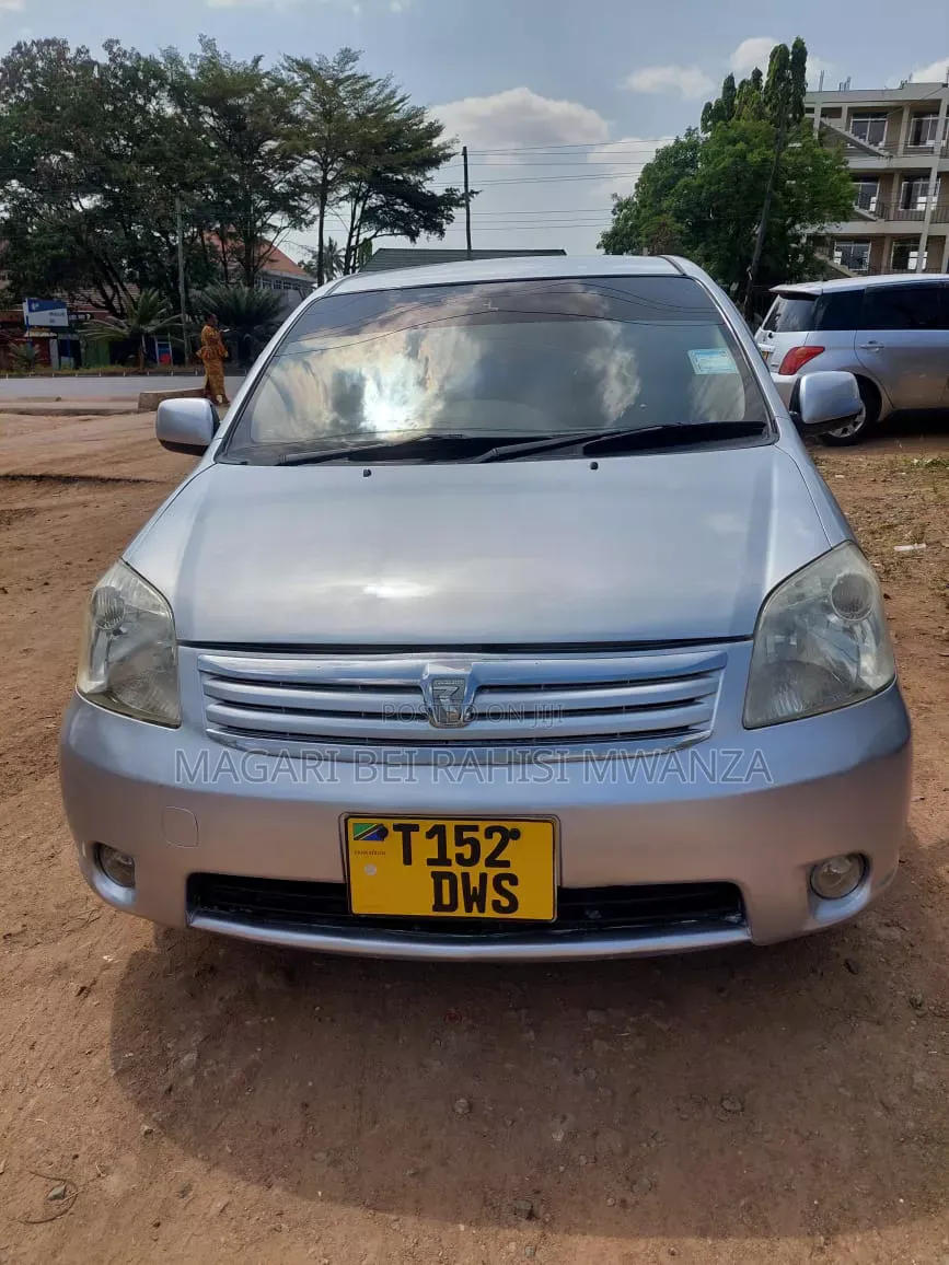 Toyota Raum 2003 Silver