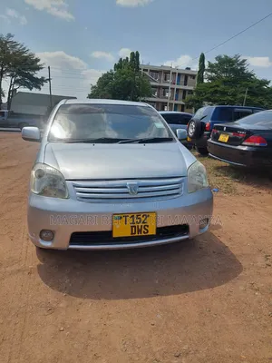 Toyota Raum 2003 Silver