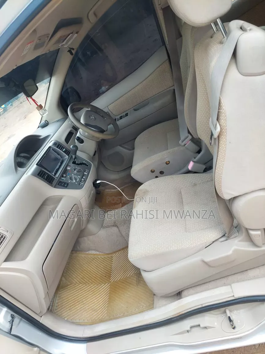 Toyota Raum 2003 Silver