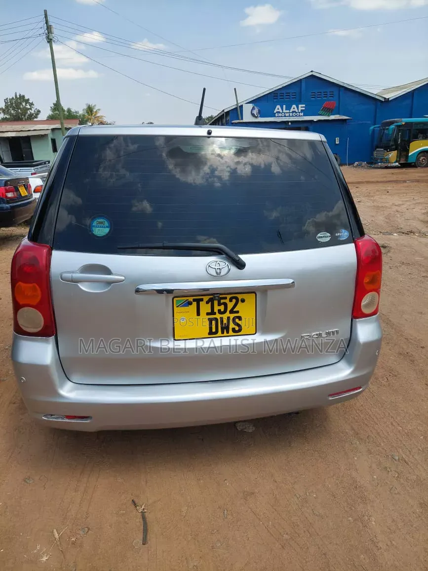 Toyota Raum 2003 Silver