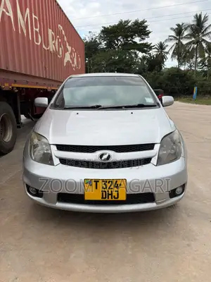 Toyota IST 2002 Silver