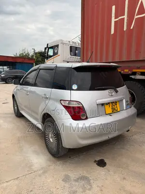 Toyota IST 2002 Silver