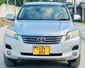 Toyota Vanguard 2010 Silver