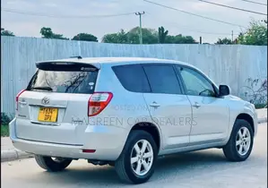 Toyota Vanguard 2010 Silver