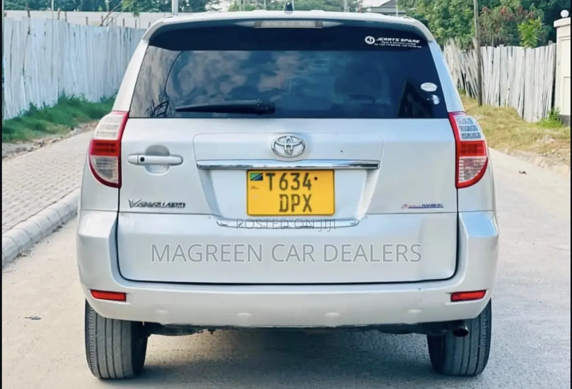 Toyota Vanguard 2010 Silver