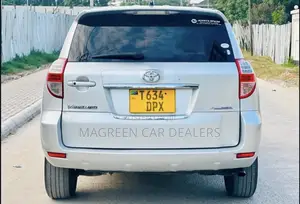 Toyota Vanguard 2010 Silver