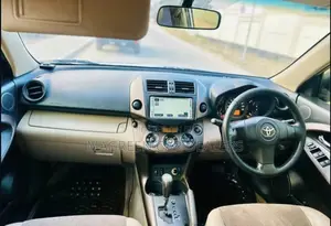 Toyota Vanguard 2010 Silver