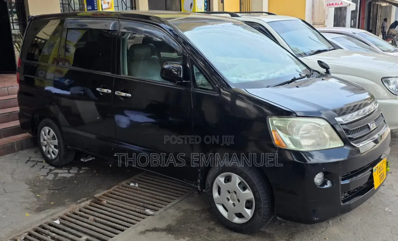 Toyota Noah 2005 Black