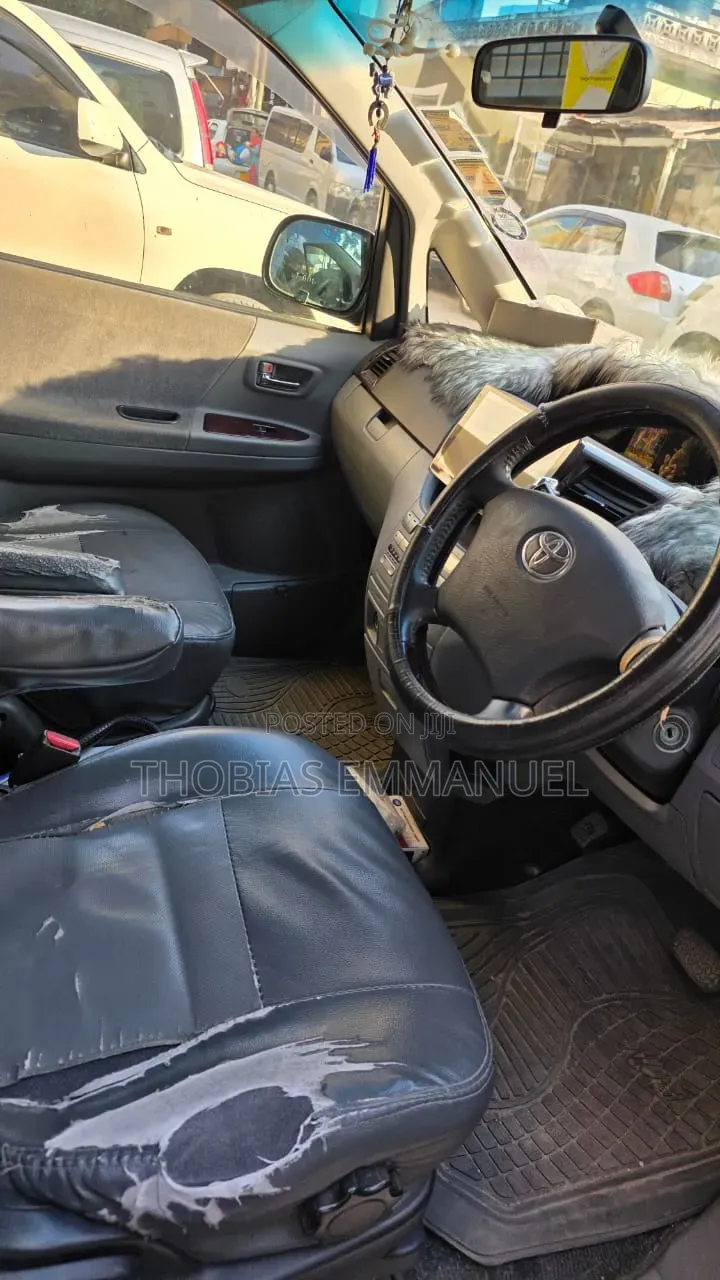 Toyota Noah 2005 Black
