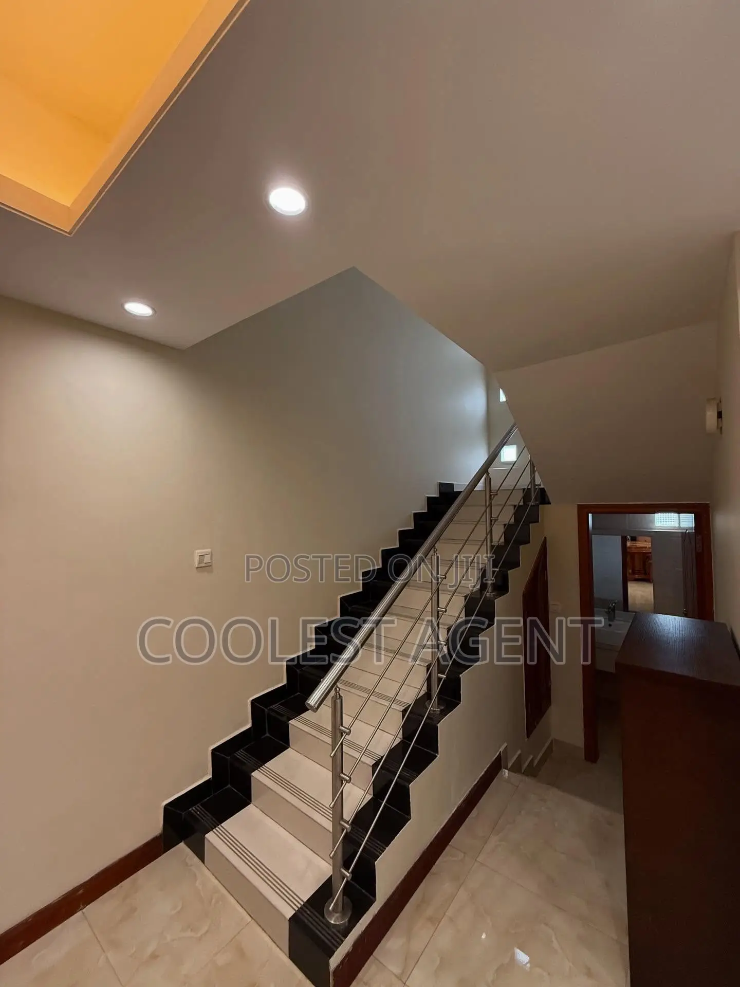 Furnished 3bdrm Villa in Coolest Estate, Oyster Bay for rent