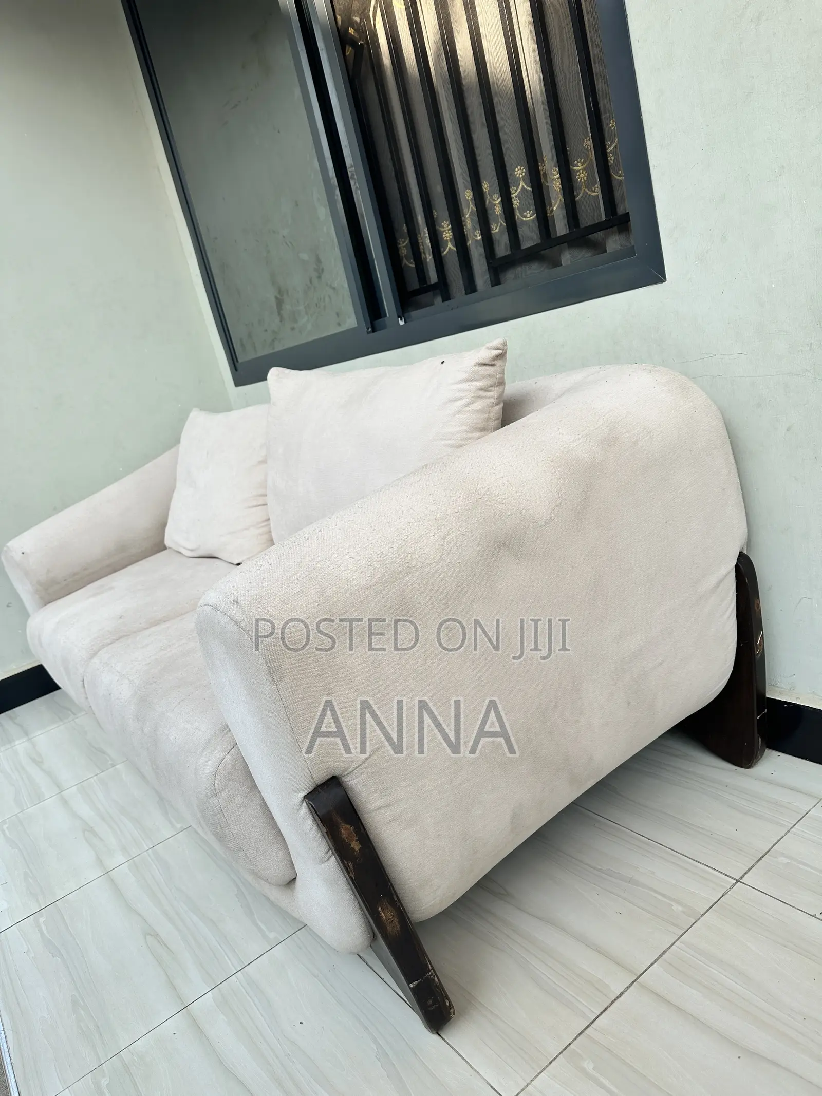Sofa Ya Watu Watatu