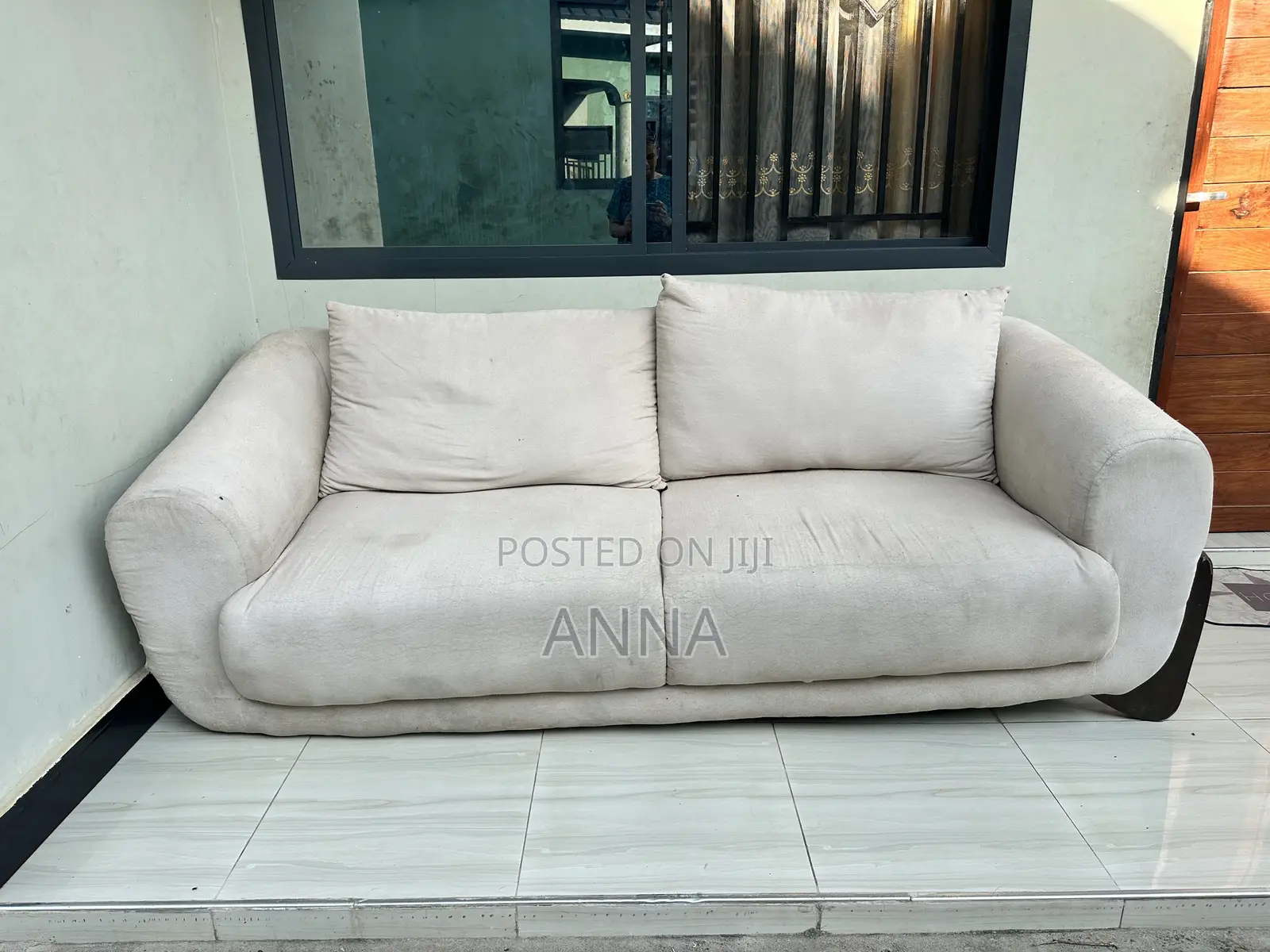 Sofa Ya Watu Watatu
